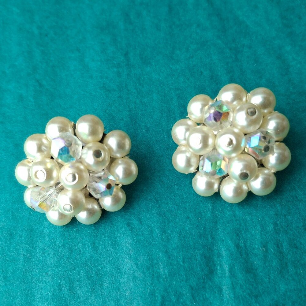 2/15$ Vintage Laguna faux pearl and aurora borealis crystal clip on earr…